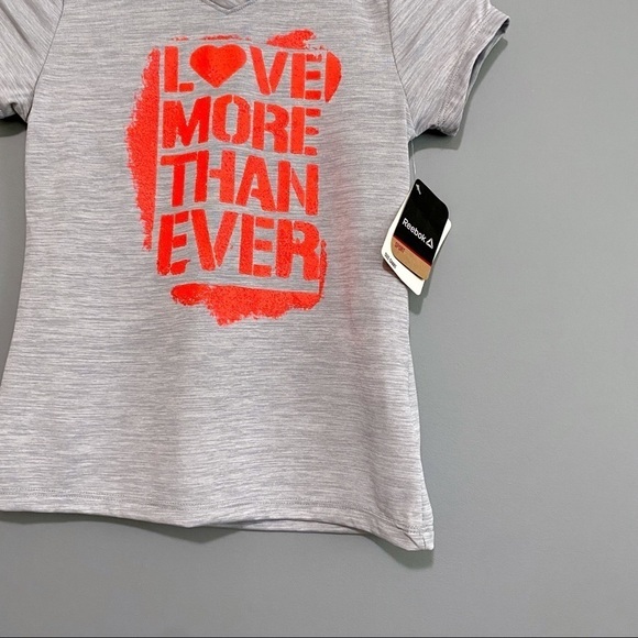 Reebok Girls Spacedye V-Neck Graphic Print “Love More Than Ever” Tee In Grey NEW - Picture 5 of 11